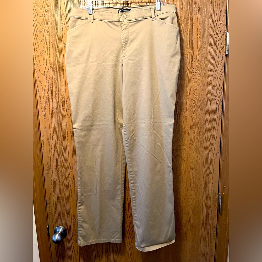 Lee Relaxed Fit Khaki Pants. 16 Long